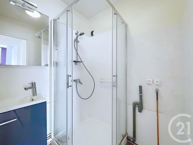 Appartement F3 à vendre - 3 pièces - 59.0 m2 - LA CHAPELLE EN SERVAL - 60 - PICARDIE - Century 21 Agence Saint-Pierre