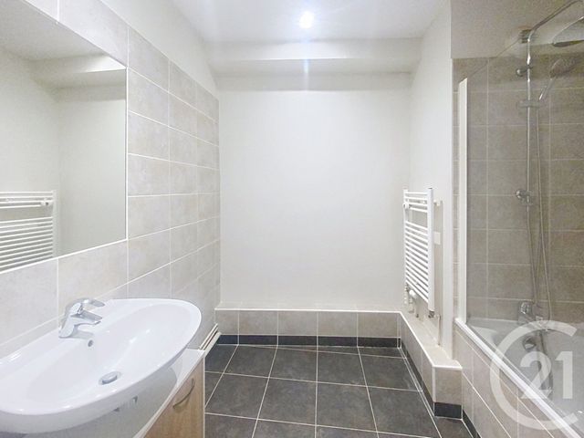 Appartement F3 à louer - 3 pièces - 84.12 m2 - SENLIS - 60 - PICARDIE - Century 21 Agence Saint-Pierre