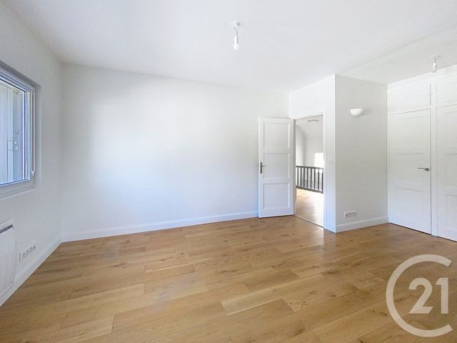 Appartement F4 à louer - 4 pièces - 130.86 m2 - SENLIS - 60 - PICARDIE - Century 21 Agence Saint-Pierre