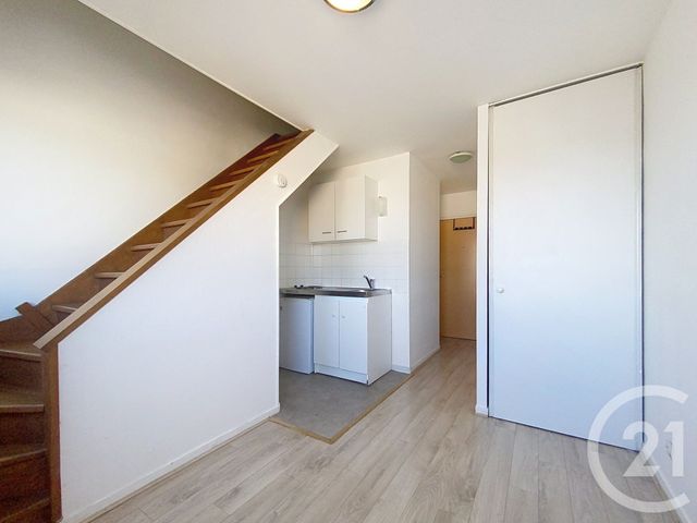 Appartement Duplex à louer - 2 pièces - 20.7 m2 - SENLIS - 60 - PICARDIE - Century 21 Agence Saint-Pierre